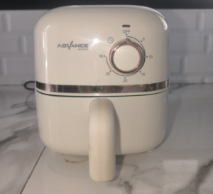 Air Fryer Advance ADF-24A tampak depan setelah digunakan selama satu tahun.